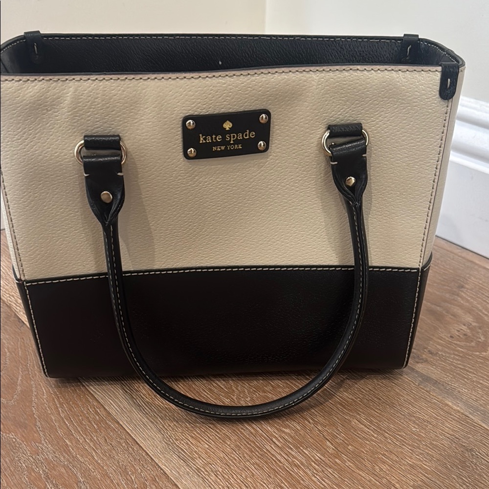 Kate Spade Black and Cream Tote Bag with Structured Design